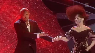 Björk & Alexander McQueen - Bachelorette (HD) (Live At Fashion Rocks 2003)