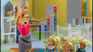 Rodzinka barbie- Kłopoty w przedszkolu. Bajka dla dzieci po polsku the Sims 4 odc.40