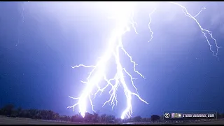 Incredible lightning bolts captured at 6,000fps