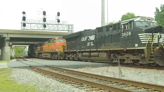 ZTrip Driver takes a risk running crossing gates as Train approaches