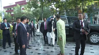 رئیس جمهور محمد اشرف غنی و بانوی اول کشور امروزدر شهر نو کابل با شماری از هموطنان عید مبارکی نمودند