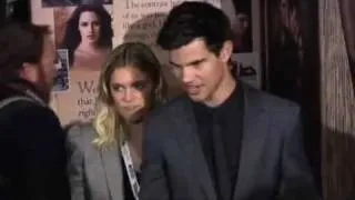 Twilight: "New Moon" stars Taylor Lautner and Kristen Stewart walk the red carpet in Knoxville