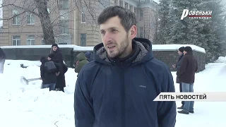 В Ровеньках провели молодежную акцию «Убери снег»