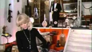 Nice black Dress (Le Grand blond avec une chaussure noire.1972.France).avi