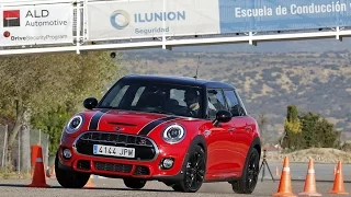 MINI Cooper S 5 Puertas 2015 - Maniobra de esquiva (moose test) y eslalon | km77.com