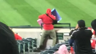 Angels vs Astros - fan drops trash can onto the field *GETS KICKED OUT*