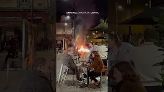 French diners eat calmly amid firey protest