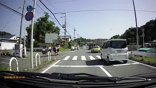 信号の無い横断歩道にて（2020年6月29日）