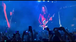 Metallica поёт песню Виктора Цоя "Группа Крови"