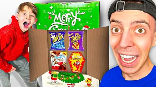 KLEINER JUNGE öffnet XXL SÜSSIGKEITEN ADVENTSKALENDER! 😳