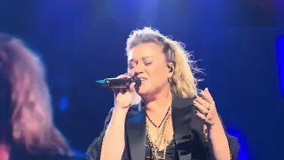 Kelly Clarkson - Let Your Tears Fall 8/11/2023 Chemistry Las Vegas