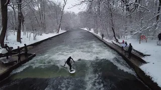 River Surfing in Munich || Surfing on the Eisbach(Isar) || A snowy day English Garden, Germany[4K]