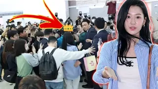 SINGAPORE Citizen Came out to Celebrate Kim Ji won and Kim Soo Hyun at the airport