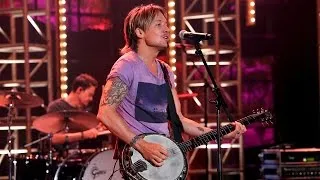 Keith Urban Performs 'Wasted Time'