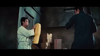 ejderin dönüşü bruce lee çin dövüş öğretiyor