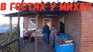 ПРИВЕЗЛИ БАНКИ ДЛЯ МИХЕЯ / КУПИЛ ШЛАНГ В ЛЕРУА МЕРЛЕН / УСТАНОВИЛ ШЛАНГ ДЛЯ ДУША / ЖИЗНЬ МИХЕЯ