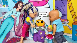 THE CAT IS MISSING🙀 in THE PAPER HOUSE🤣 Katya and Max are a funny family! Funny Barbie Dolls stories