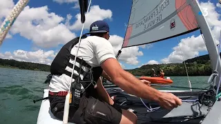 Page été : faire du catamaran sur le lac Saint-Point