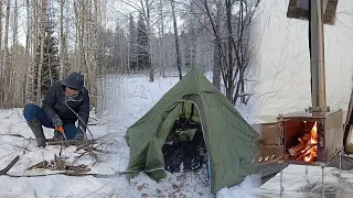 Зимний кемпинг в лесу. Палатка с печкой. Релакс под хруст снега