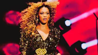 Beyonce -  Sweet dreams (are made of this) live at Glastonbury