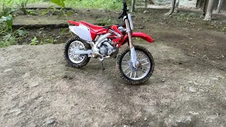 Honda CRF 450R 1:18 scale Bbugaro