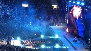 Metallica исполняет песню Виктора Цоя группа крови в Москве 2019год просто топ смотреть всем