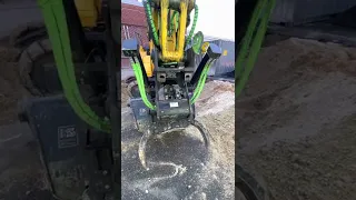 Steelwrist Quick Oil compactor and tiltrotator