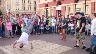 Amazing street performers in Warsaw.