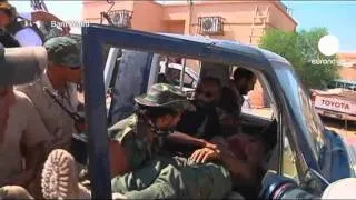 Heavy fighting in Gaddafi strongholds in Libya