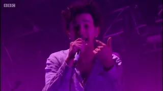 LOVE ME - The 1975 Reading Festival 2016