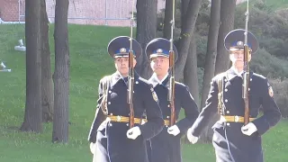 CHANGE OF THE GUARD AT THE TOMB OF THE UNKNOWN SOLDIER. ETERNAL FLAME. СМЕНА КАРАУЛА У ВЕЧНОГО ОГНЯ.