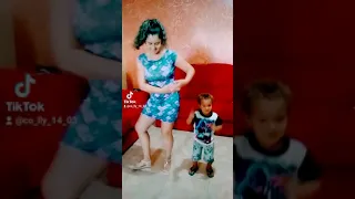 Dançando senta danada... titia e sobrinho!!!