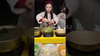 【路边摊小吃-街边美食-chinese street food】 街头泡面 老板还送了一个荷包蛋  #泡面  #shorts