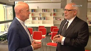 Brennpunkt Wirtschaft: Prof. Dr. Godehard Brüntrup SJ und Josef Schmid