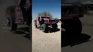 solo aléjense poquito más de la pista para que le pueda dar más duro 😛😅🚀 #trophytruck #offroad