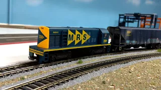 Locomotiva U5B MRS manobras na maquete