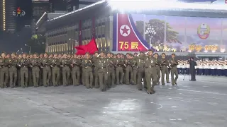 Desfile militar em razão dos 75 anos de fundação da República Popular Democrática da Coreia