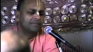 Hare Krishna Kirtan 1994 - Nava Yogendra Swami - 1