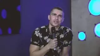 Dave Franco sings Oasis at karaoke