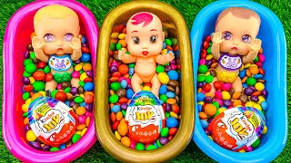 Satisfying ASMR l Magic Kinetic Sand & 3 Dolls Funny Mixing Candy in Bathtubs with Skittles Cutting