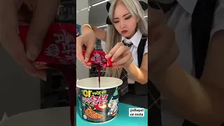 SUBSCRIBE🔥⬆️ CONVENIENCE STORE #koreanfood #viral #ramen