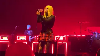 Avril Lavigne - Love It When You Hate Me  (Live at Berlin 15/04/23)