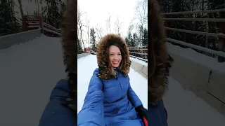 Много снега выпало в Москве. Катаемся с горки на тюбинге