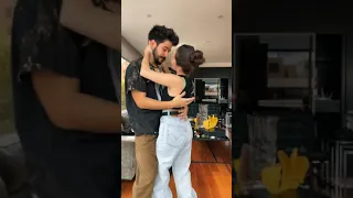 Camilo y Evaluna bailando bachata BEBÊ