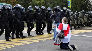 Tens of thousands of Belarus protesters rally on eve of Putin-Lukashenko talks