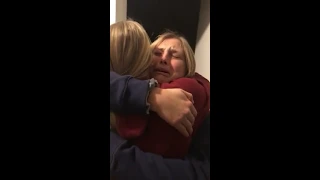 Girl Surprises Twin Sister at College After Five Months Apart - 1015919