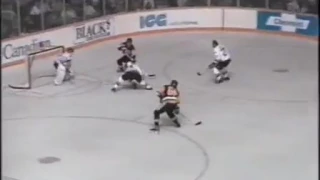 Mario Lemieux capitalize on Vladimir Krutov mistake vs Canucks (1989)