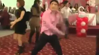 Танец-прикол на казахской свадьбе