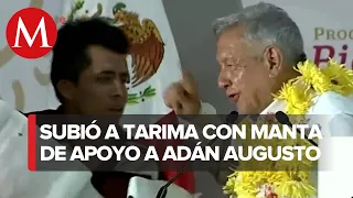 Joven interrumpe discurso de AMLO en Veracruz para pedirle que apoye a Adán Augusto