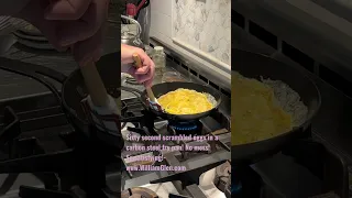 Egg-splaining scrambled eggs with no mess! #eggs #carbonsteel #cookingcanbefun